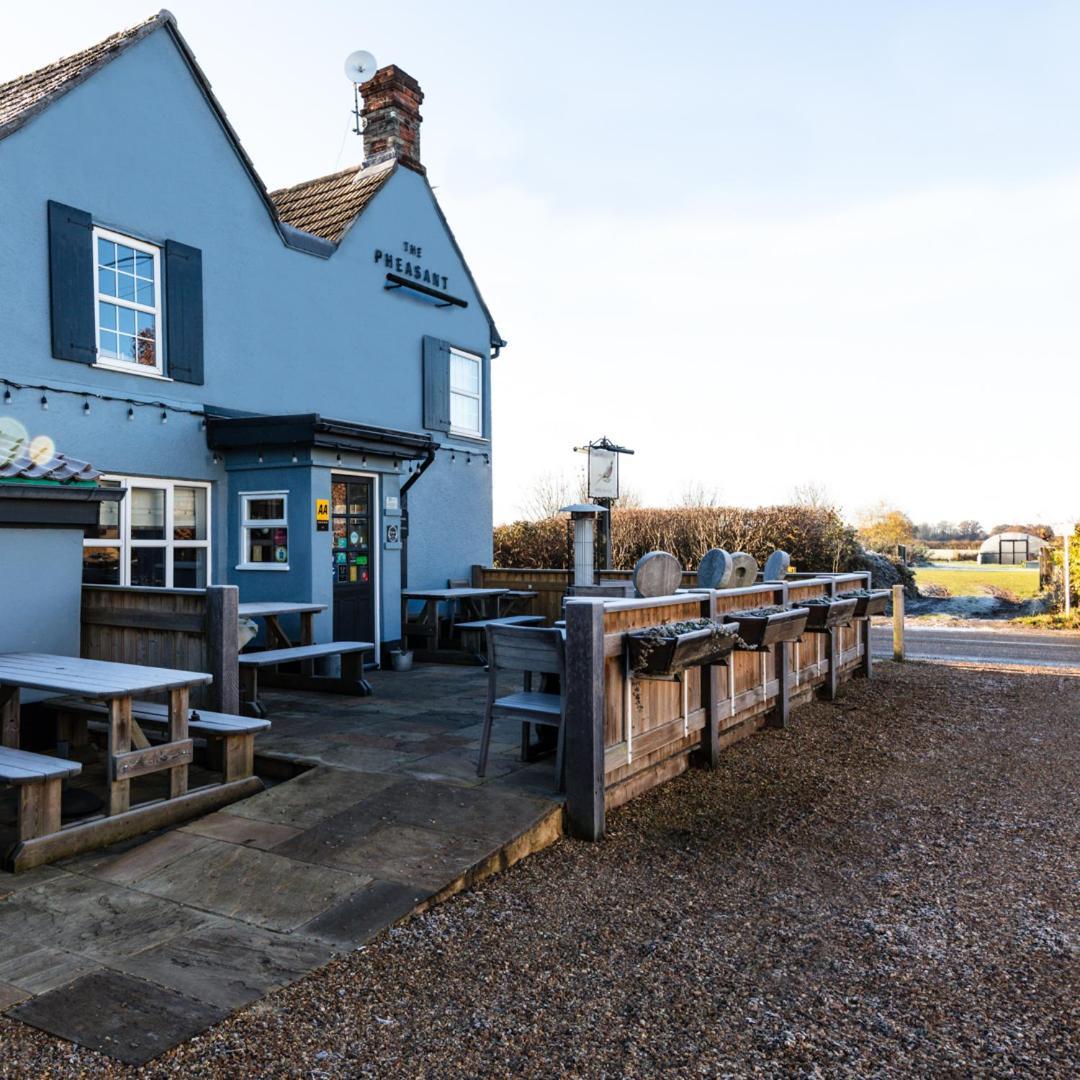 The Pheasant Public House & Hotel Gestingthorpe Esterno foto
