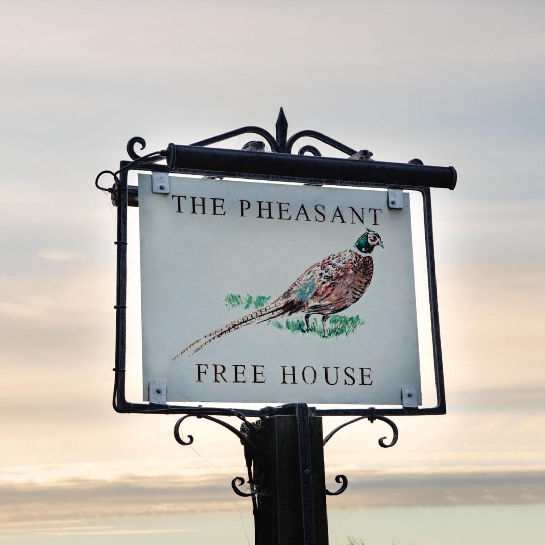 The Pheasant Public House & Hotel Gestingthorpe Esterno foto