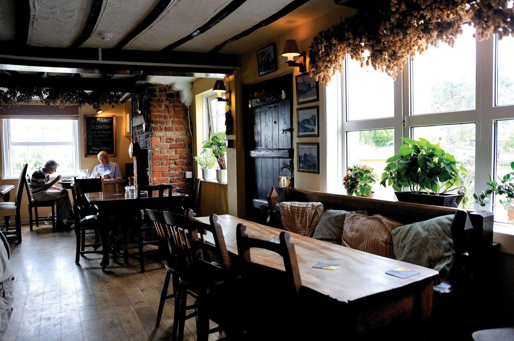 The Pheasant Public House & Hotel Gestingthorpe Esterno foto